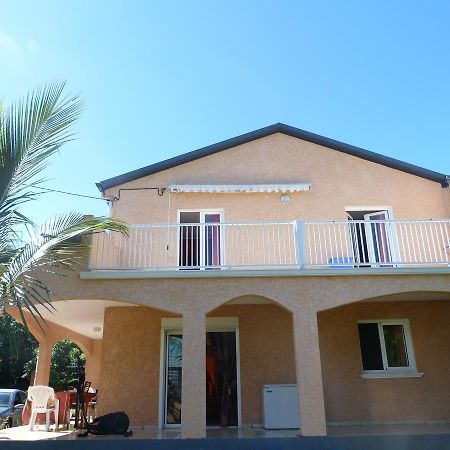 Chez Chouchou Bed & Breakfast Riviere Saint-Louis Екстериор снимка
